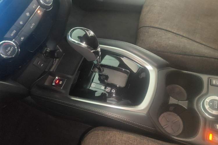 Used Nissan X-Trail 2019 2.5L CVT Smart Connect Luxury Edition 4WD Gear Lever