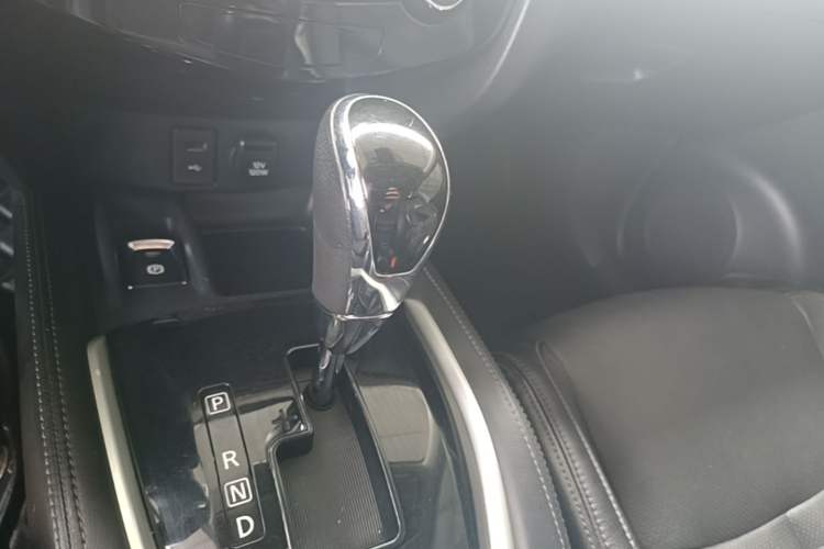 Used Nissan X-Trail 2019 2.0L CVT Smart Connect Comfort Edition 2WD Gear Lever