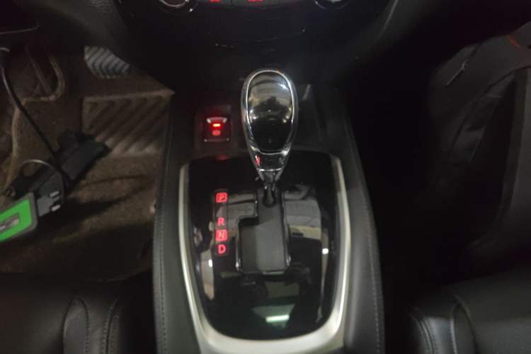 Used Nissan X-Trail 2019 2.5L CVT Smart Connect Luxury Edition 4WD Gear Lever