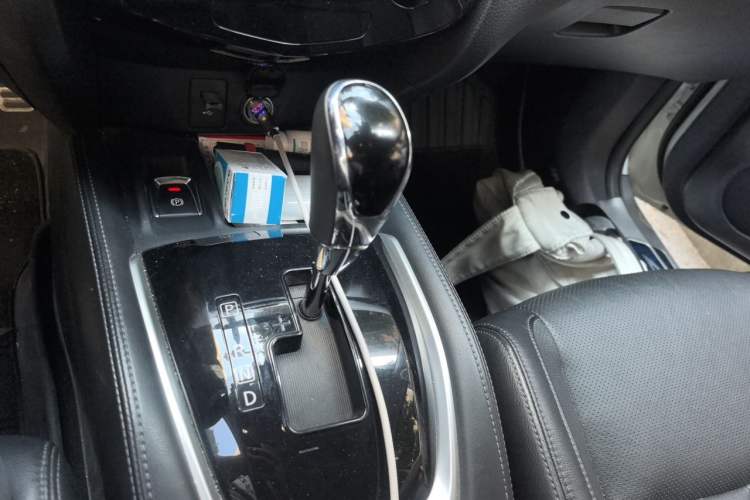Used Nissan X-Trail 2019 2.0L CVT Smart Connect Comfort Edition 2WD Gear Lever