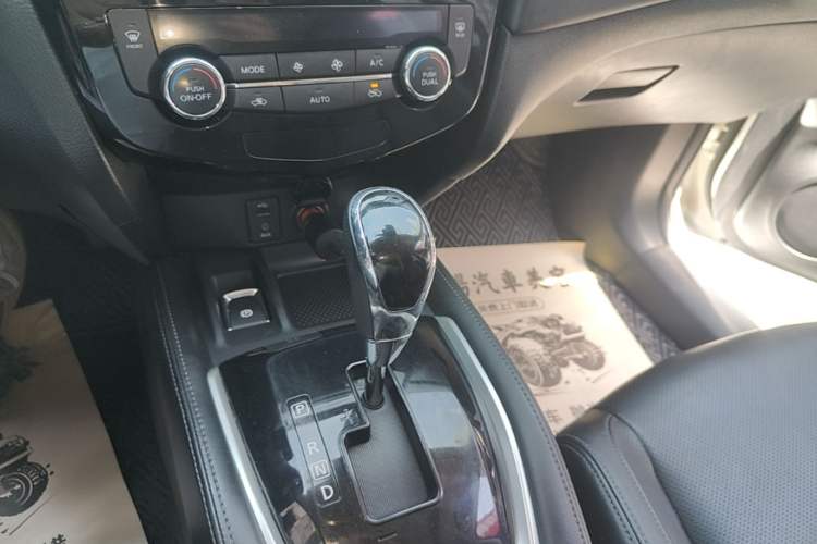 Used Nissan X-Trail 2019 2.0L CVT Comfort Edition 2WD Gear Lever