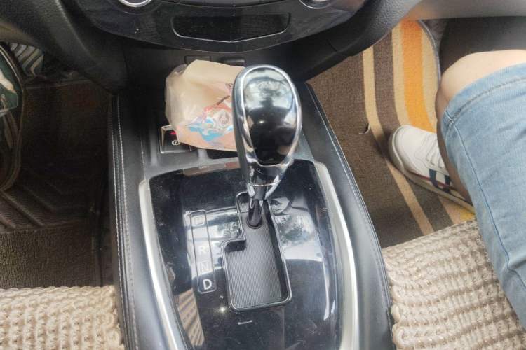 Used Nissan X-Trail 2019 2.0L CVT Comfort Edition 2WD Gear Lever