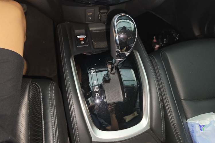 Used Nissan X-Trail 2019 2.0L CVT Smart Connect Comfort Edition 2WD Gear Lever