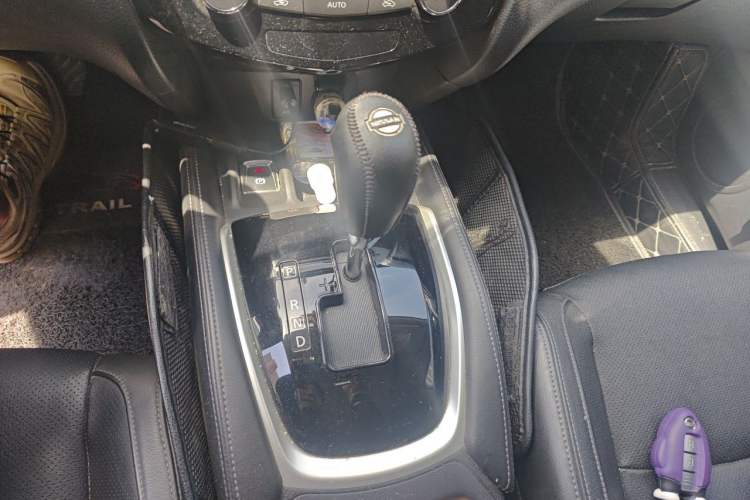 Used Nissan X-Trail 2019 2.0L CVT Comfort Edition 2WD Gear Lever