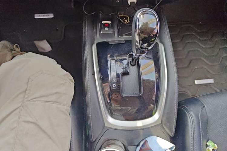 Used Nissan X-Trail 2019 2.0L CVT Smart Connect Comfort Edition 2WD Gear Lever