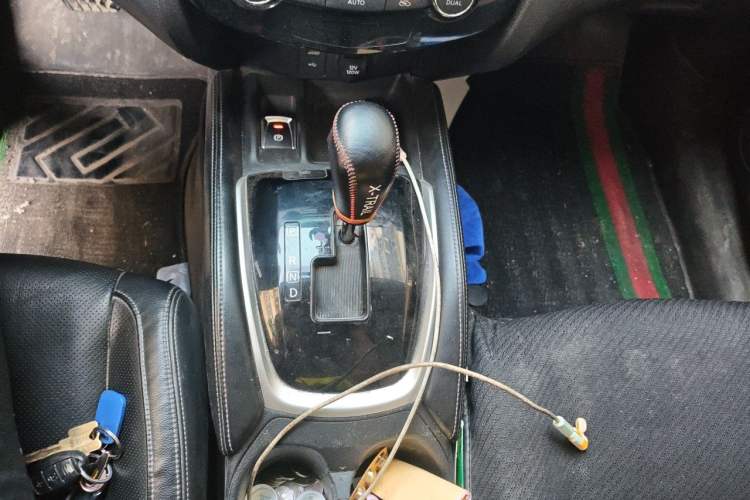 Used Nissan X-Trail 2019 2.0L CVT Smart Connect Comfort Edition 2WD Gear Lever