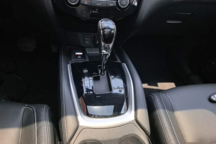 Used Nissan X-Trail 2019 2.5L CVT Smart Connect Luxury Edition 4WD Gear Lever