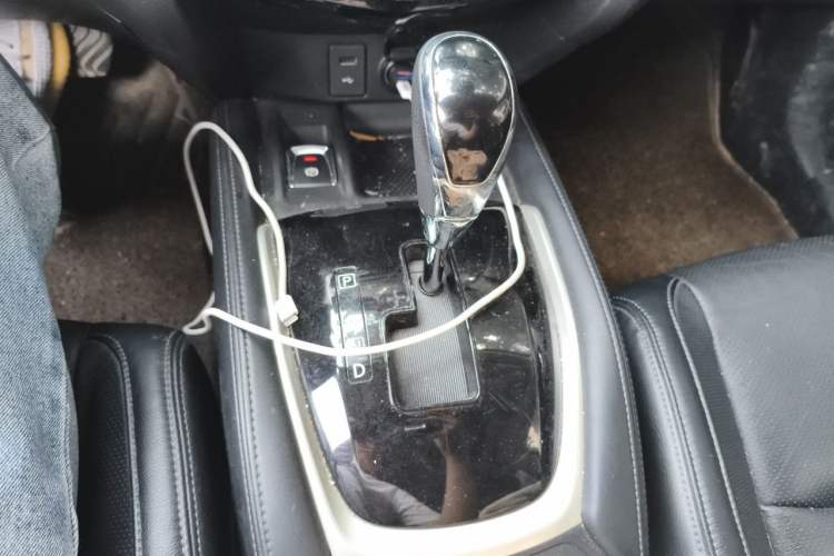Used Nissan X-Trail 2019 2.0L CVT Smart Connect Comfort Edition 2WD Gear Lever