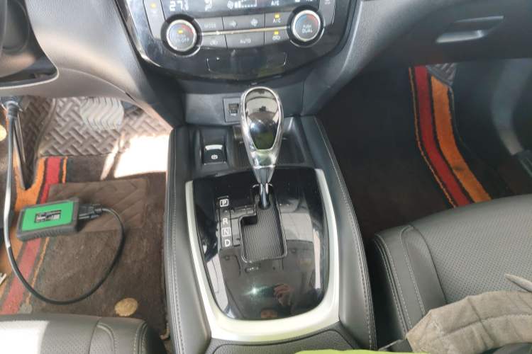 Used Nissan X-Trail 2019 2.5L CVT Smart Connect Luxury Edition 4WD Gear Lever