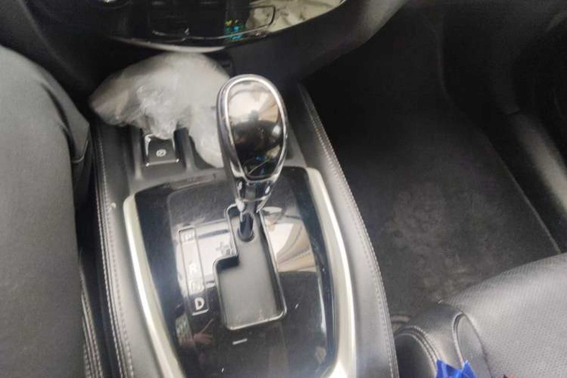 Used Nissan X-Trail 2019 2.0L CVT Smart Connect Comfort Edition 2WD Gear Lever