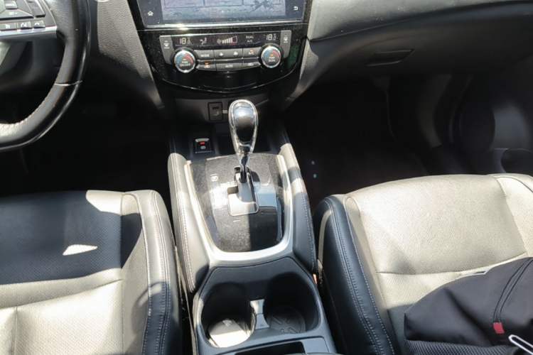 Used Nissan X-Trail 2019 2.0L CVT Smart Connect Comfort Edition 2WD Gear Lever