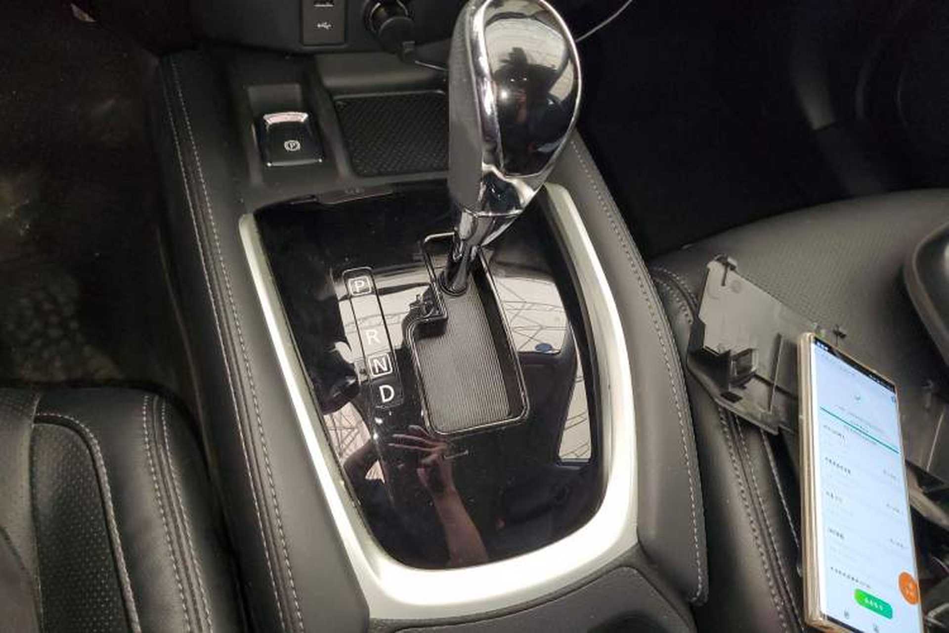 Used Nissan X-Trail 2019 2.0L CVT Smart Connect Comfort Edition 2WD Gear Lever
