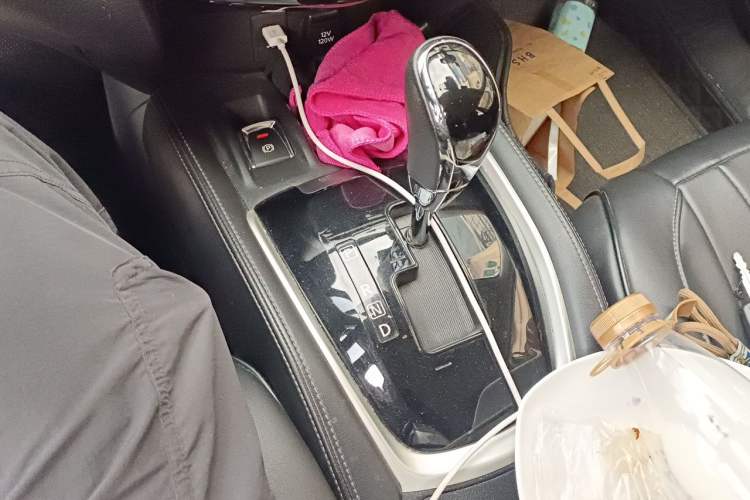 Used Nissan X-Trail 2019 2.0L CVT Smart Connect Comfort Edition 2WD Gear Lever