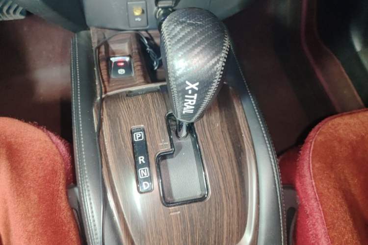 Used Nissan X-Trail 2019 2.0L CVT Smart Connect Comfort Edition 2WD Gear Lever