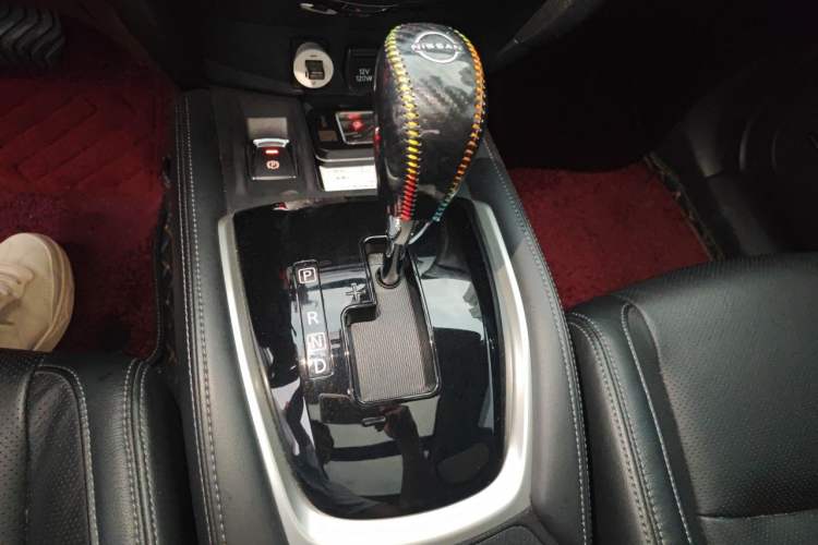 Used Nissan X-Trail 2019 2.5L CVT Smart Connect Luxury Edition 4WD Gear Lever