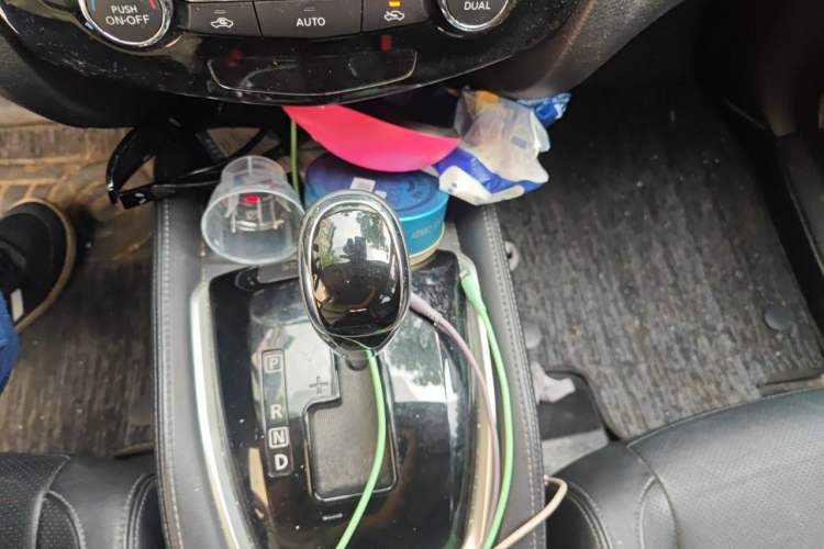 Used Nissan X-Trail 2019 2.0L CVT Smart Connect Comfort Edition 2WD Gear Lever