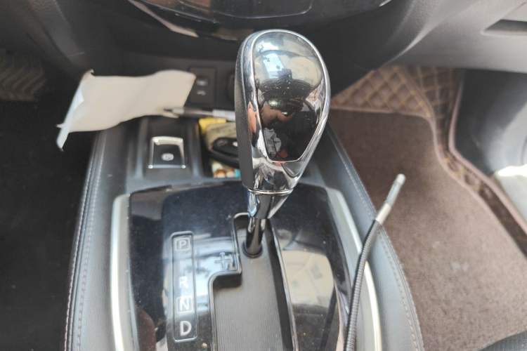 Used Nissan X-Trail 2019 2.5L CVT Smart Connect Luxury Edition 4WD Gear Lever