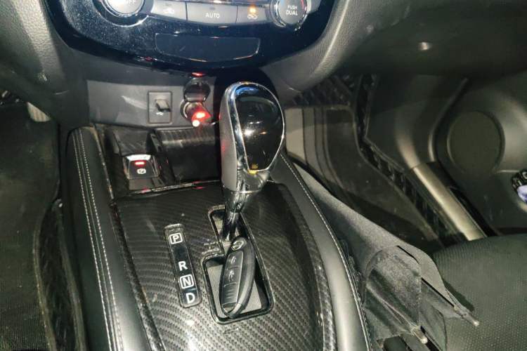 Used Nissan X-Trail 2019 2.0L CVT Smart Connect Comfort Edition 2WD Gear Lever
