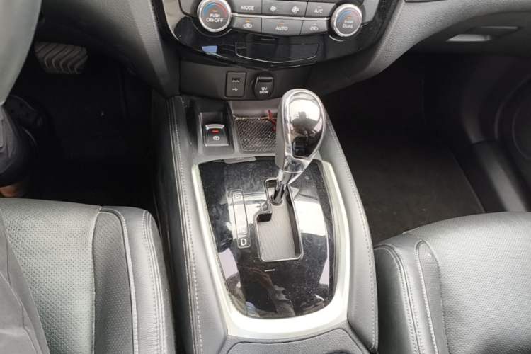 Used Nissan X-Trail 2019 2.0L CVT Smart Connect Comfort Edition 2WD Gear Lever