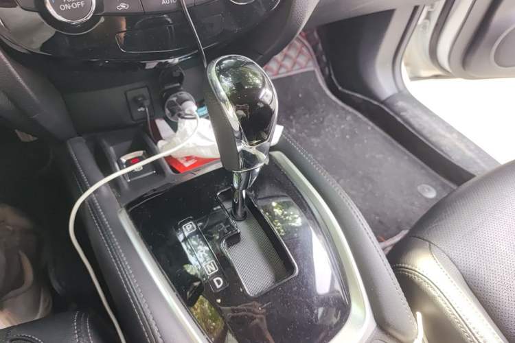 Used Nissan X-Trail 2019 2.0L CVT Smart Connect Comfort Edition 2WD Gear Lever