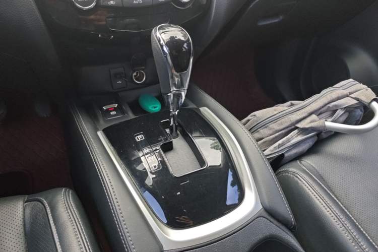 Used Nissan X-Trail 2019 2.0L CVT Smart Connect Comfort Edition 2WD Gear Lever