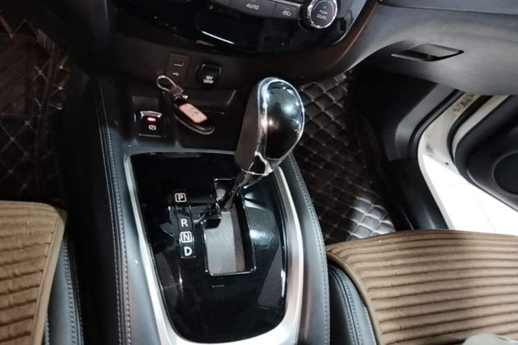 Used Nissan X-Trail 2019 2.5L CVT Smart Connect Luxury Edition 4WD Gear Lever