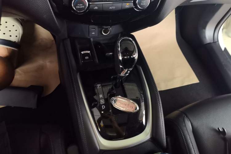 Used Nissan X-Trail 2019 2.0L CVT Smart Connect Comfort Edition 2WD Gear Lever