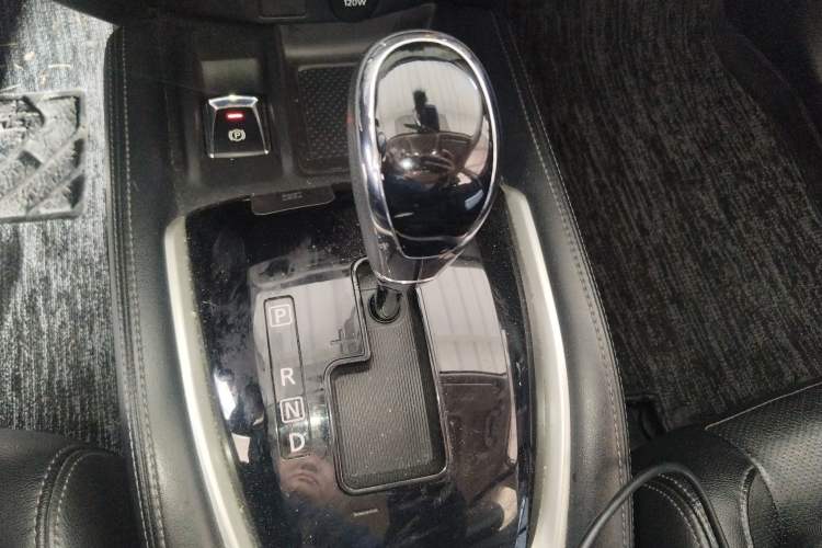 Used Nissan X-Trail 2019 2.0L CVT Smart Connect Comfort Edition 2WD Gear Lever