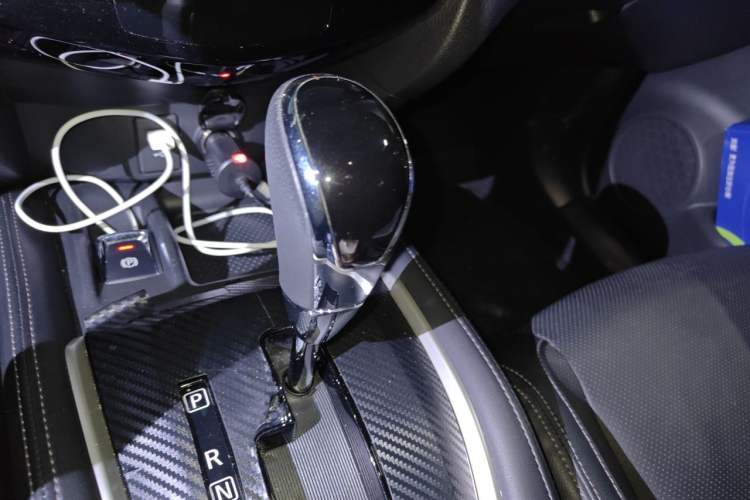 Used Nissan X-Trail 2019 2.0L CVT Smart Connect Comfort Edition 2WD Gear Lever