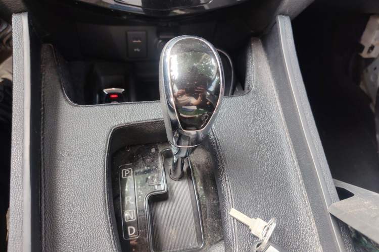 Used Nissan X-Trail 2019 2.0L CVT Smart Connect Comfort Edition 2WD Gear Lever