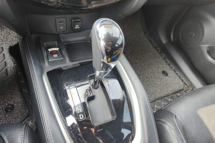 Used Nissan X-Trail 2019 2.5L CVT Smart Connect Luxury Edition 4WD Gear Lever
