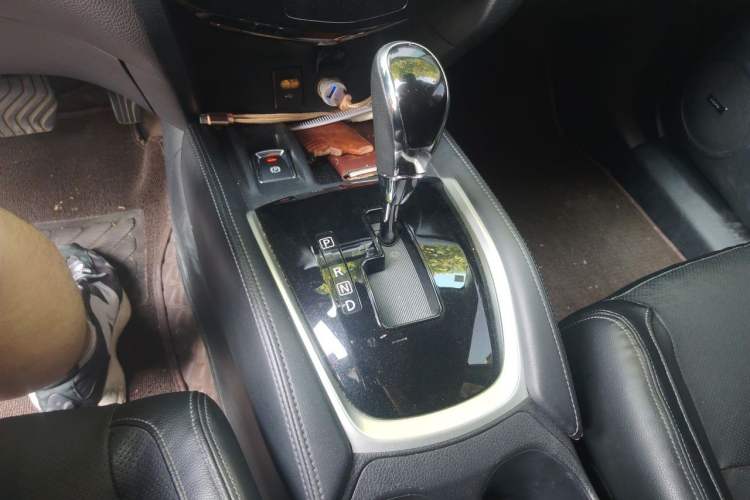 Used Nissan X-Trail 2019 2.5L CVT Smart Connect Luxury Edition 4WD Gear Lever