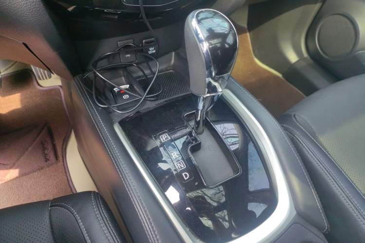 Used Nissan X-Trail 2019 2.0L CVT Smart Connect Comfort Edition 2WD Gear Lever