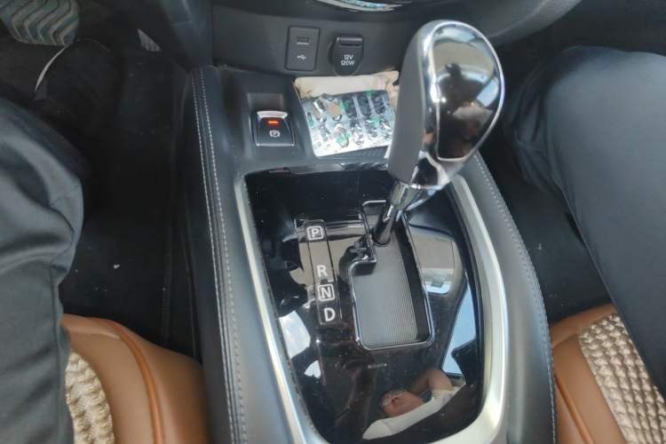 Used Nissan X-Trail 2019 2.0L CVT Smart Connect Comfort Edition 2WD Gear Lever