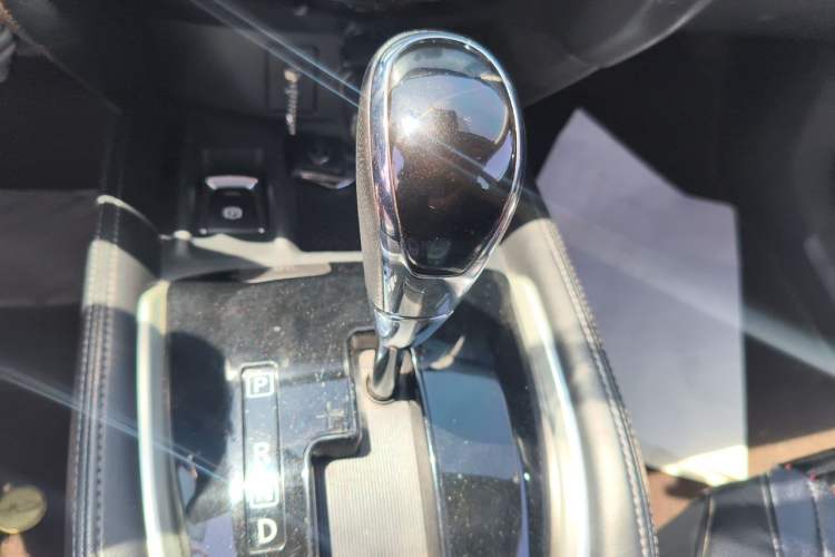 Used Nissan X-Trail 2019 2.0L CVT Smart Connect Comfort Edition 2WD Gear Lever