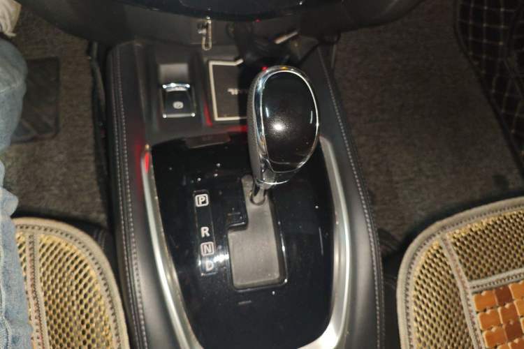 Used Nissan X-Trail 2019 2.0L CVT Smart Connect Comfort Edition 2WD Gear Lever
