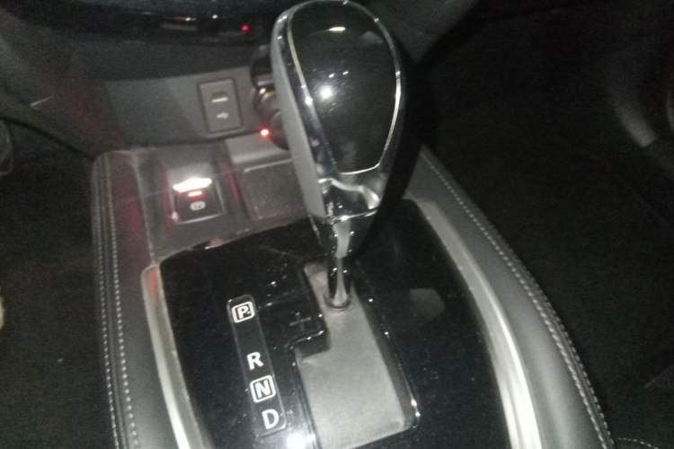Used Nissan X-Trail 2019 2.0L CVT Smart Connect Comfort Edition 2WD Gear Lever