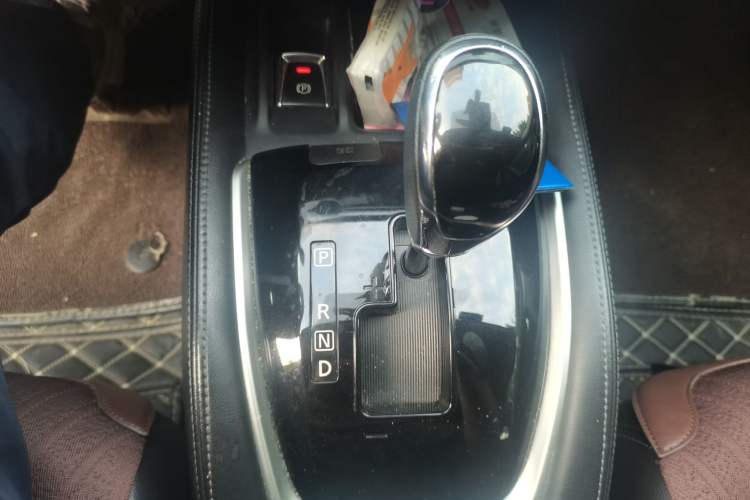 Used Nissan X-Trail 2019 2.0L CVT Smart Connect Comfort Edition 2WD Gear Lever