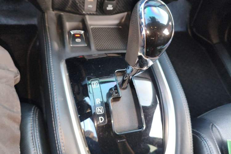 Used Nissan X-Trail 2019 2.5L CVT Smart Connect Luxury Edition 4WD Gear Lever