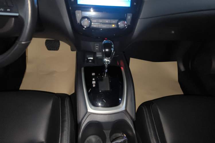 Used Nissan X-Trail 2019 2.0L CVT Smart Connect Comfort Edition 2WD Gear Lever
