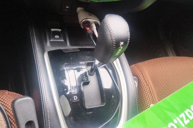 Used Nissan X-Trail 2019 2.0L CVT Smart Connect Comfort Edition 2WD Gear Lever
