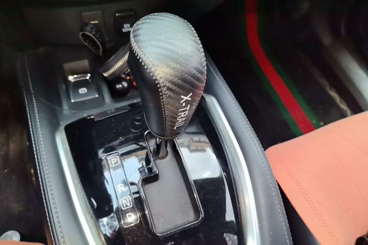 Used Nissan X-Trail 2019 2.0L CVT Smart Connect Comfort Edition 2WD Gear Lever
