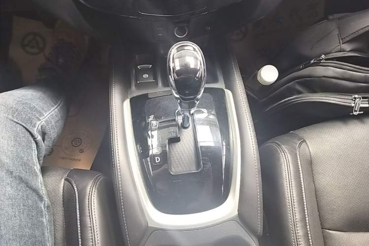 Used Nissan X-Trail 2019 2.5L CVT Smart Connect Luxury Edition 4WD Gear Lever