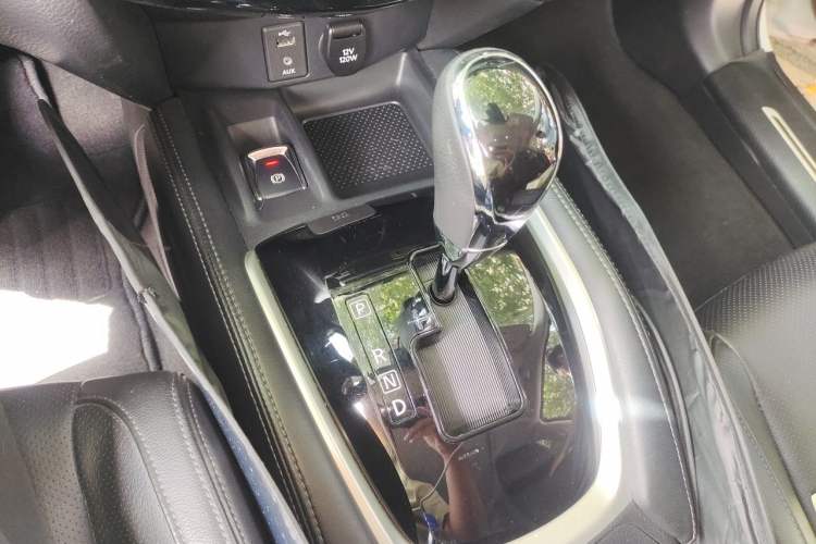 Used Nissan X-Trail 2019 2.0L CVT Comfort Edition 2WD Gear Lever