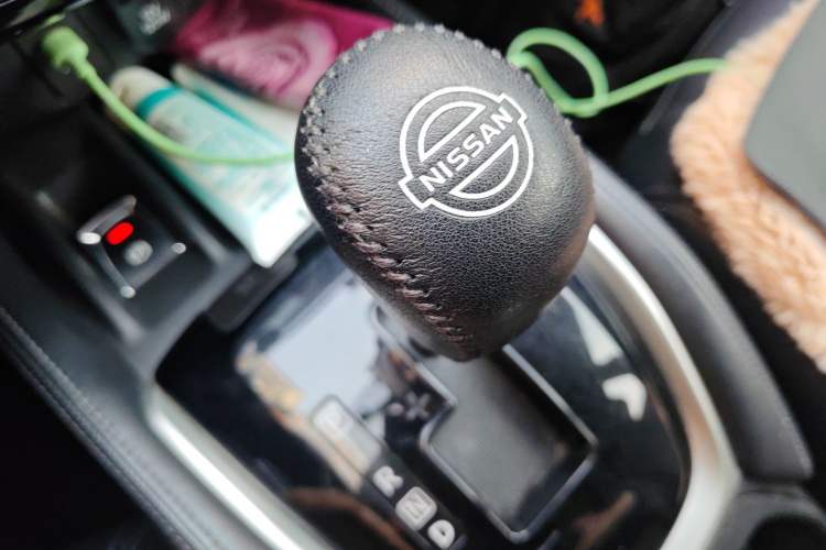 Used Nissan X-Trail 2019 2.0L CVT Smart Connect Comfort Edition 2WD Gear Lever