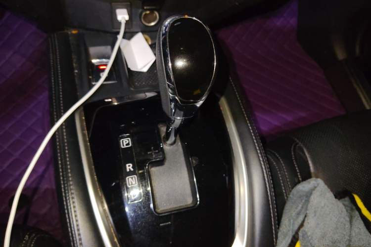 Used Nissan X-Trail 2019 2.0L CVT Smart Connect Comfort Edition 2WD Gear Lever