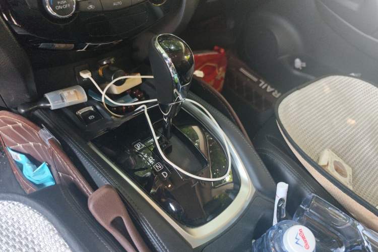Used Nissan X-Trail 2019 2.0L CVT Smart Connect Comfort Edition 2WD Gear Lever