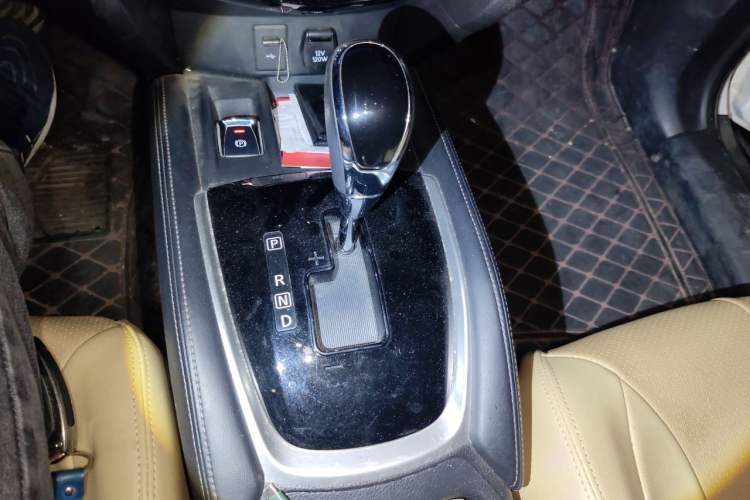 Used Nissan X-Trail 2019 2.0L CVT SmartConnect 7-Seater Comfort Edition 2WD Gear Lever