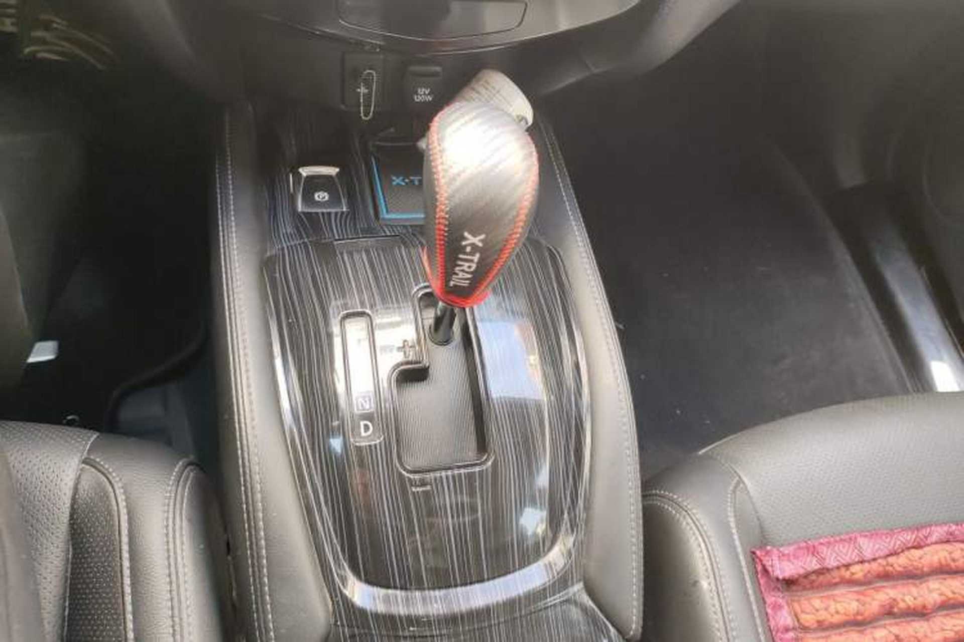 Used Nissan X-Trail 2019 2.0L CVT Smart Connect Comfort Edition 2WD Gear Lever