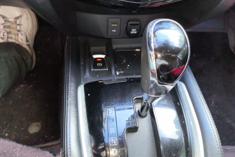 Used Nissan X-Trail 2019 2.0L CVT Smart Connect Comfort Edition 2WD Gear Lever